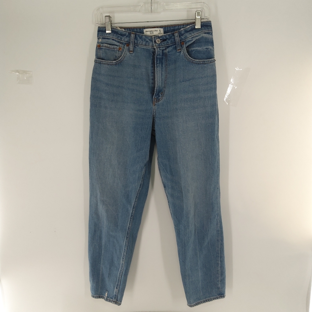 ABERCROMBIE AND FITCH MOM HIGH RISE JEANS DISTRESSED